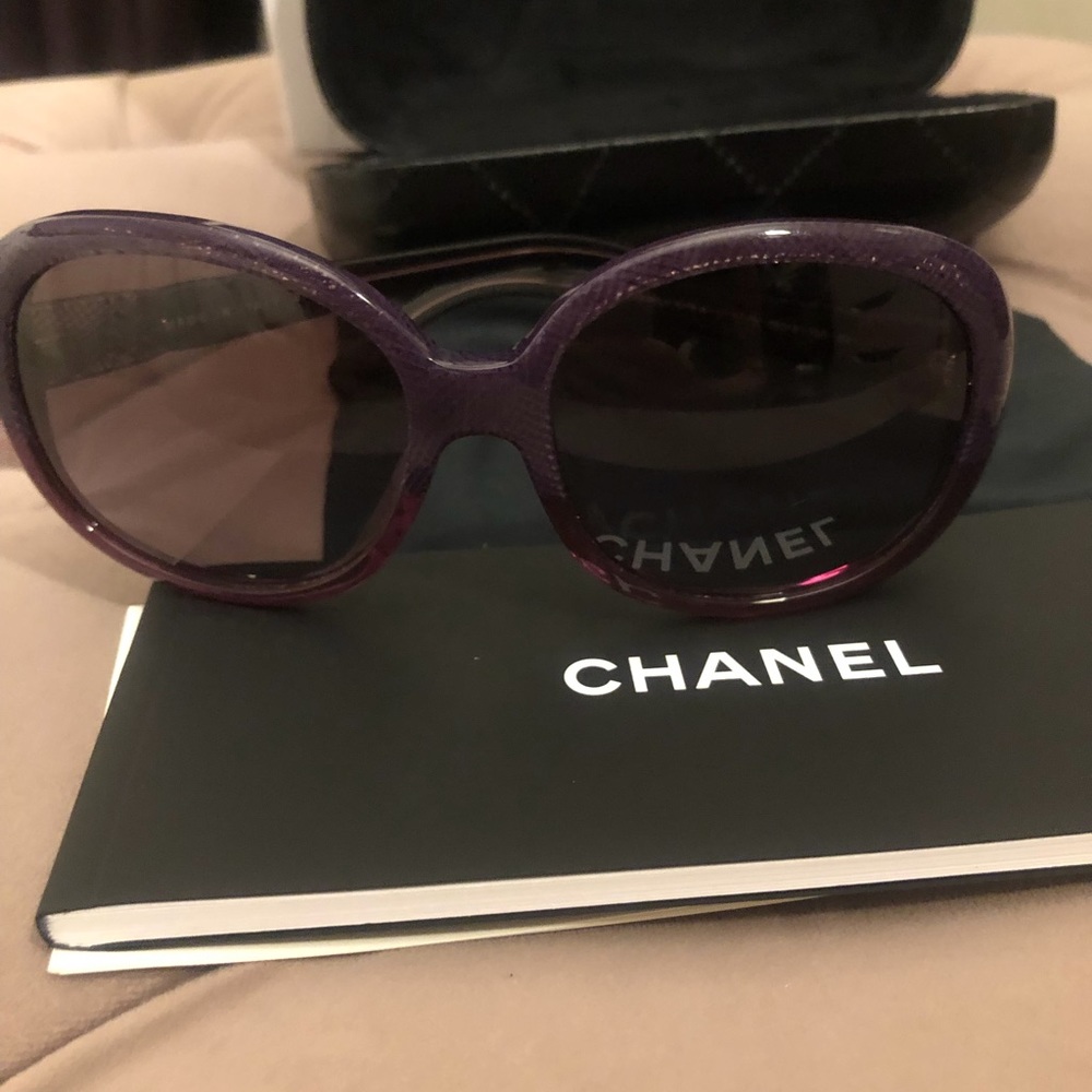 CHANEL Black Gradient Oversized Round Sunglasses - Picture 6 of 11